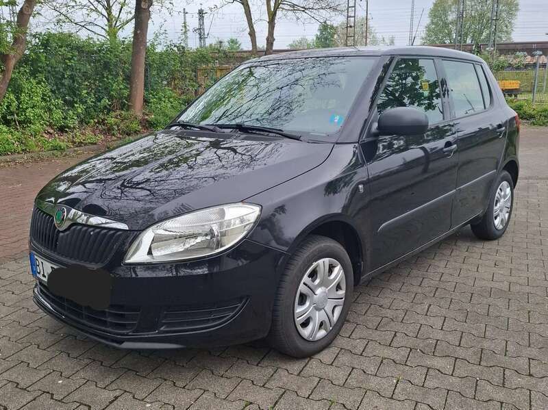 Schwarz Gebraucht 2012 Skoda Fabia Easy Limousine | 3.990 € (Fairer Preis) - Bild 1/4
