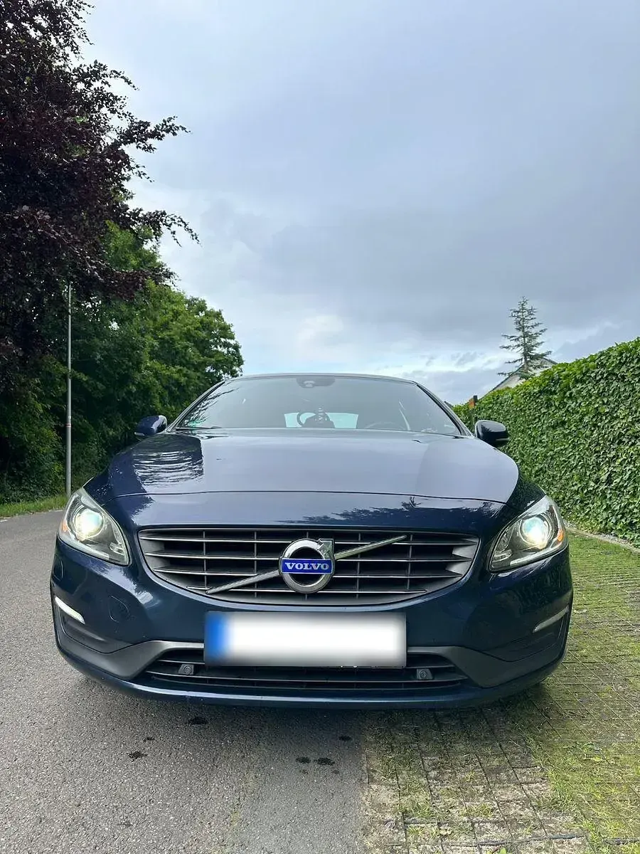 Gebraucht Volvo V60 163 PS (119 kW) 2014 Blau Kombi