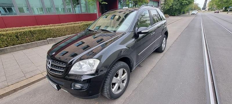 Schwarz Gebraucht 2007 Mercedes ML420 SUV | 8.800 € (Etwas zu teuer) - Bild 1/4