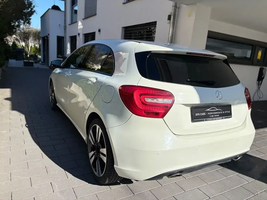 Gebraucht Mercedes A200 Urban 136 PS (100 kW) 2015 Weiß Kleinwagen