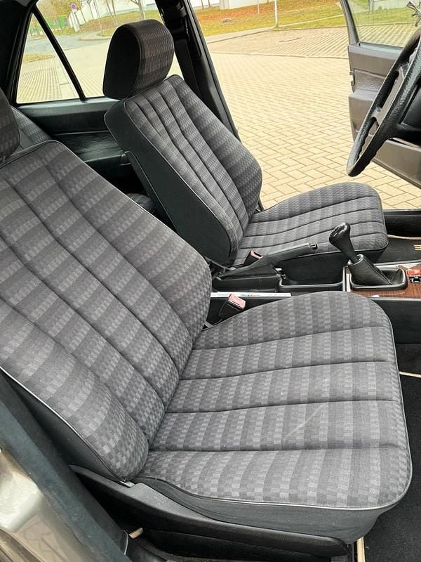 Gebraucht Mercedes 190 109 PS (80 kW) 1988 Grau Limousine