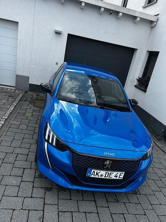 Blau Gebraucht 2020 Peugeot e-208 GT Kleinwagen | 14.300 € (Fairer Preis) - Bild 1/4