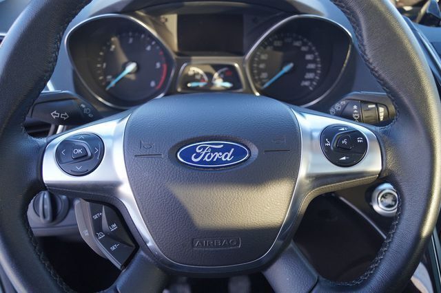 Gebraucht Ford Kuga Titanium 140 PS (102 kW) 2013 Grau metallic SUV