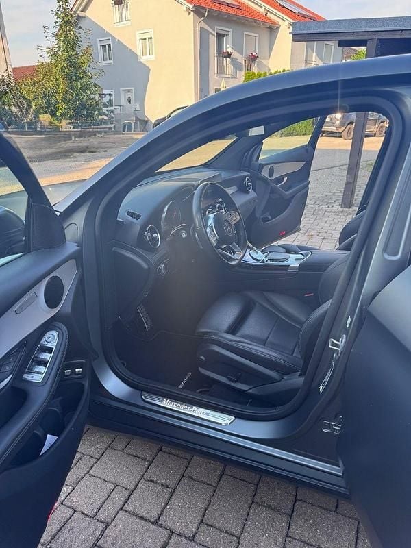 Gebraucht Mercedes GLC300e AMG line 211 PS (155 kW) 2021 Grau Coupé
