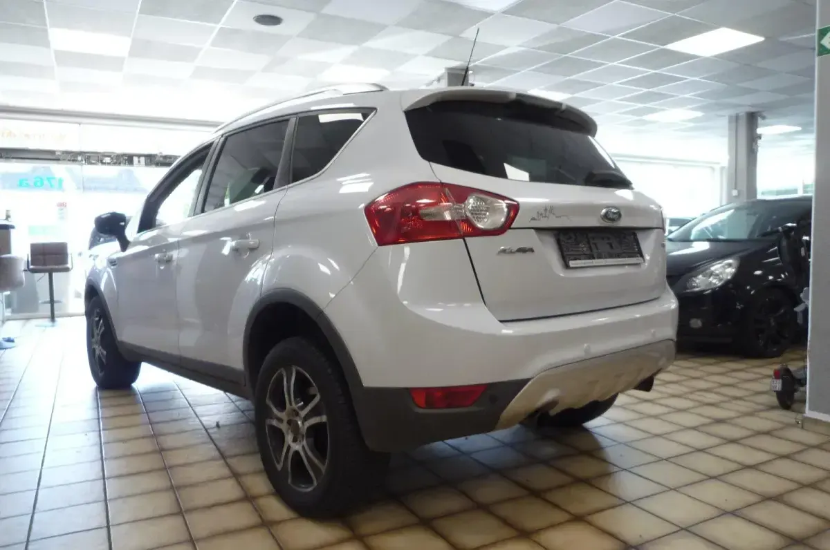 Gebraucht Ford Kuga Trend 136 PS (100 kW) 2009 Weiß SUV