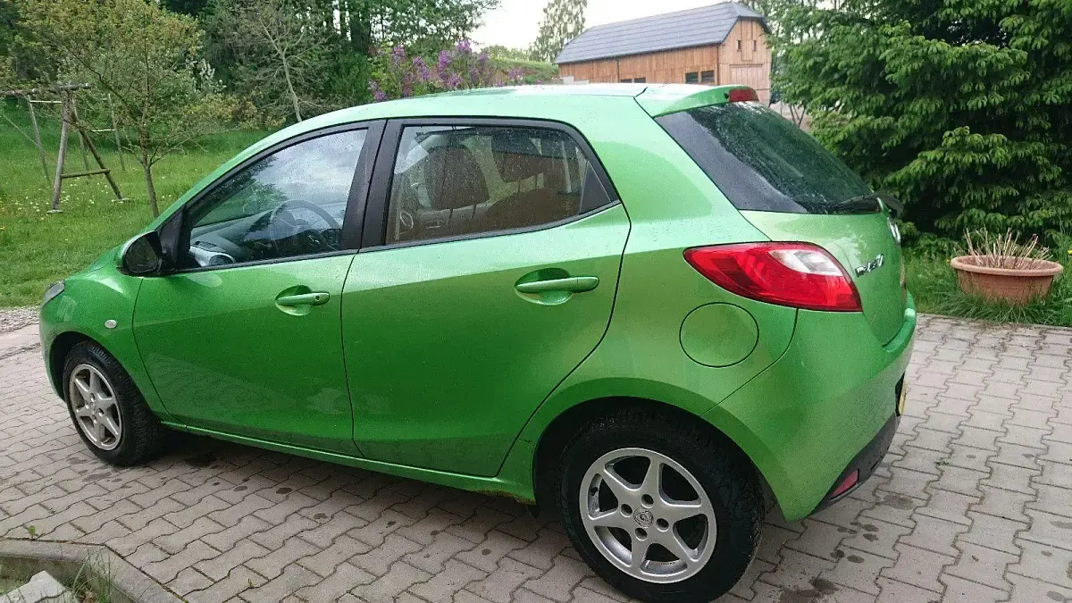 Usata Mazda 2 103 CV (75 kW) 2009 Verde Utilitaria
