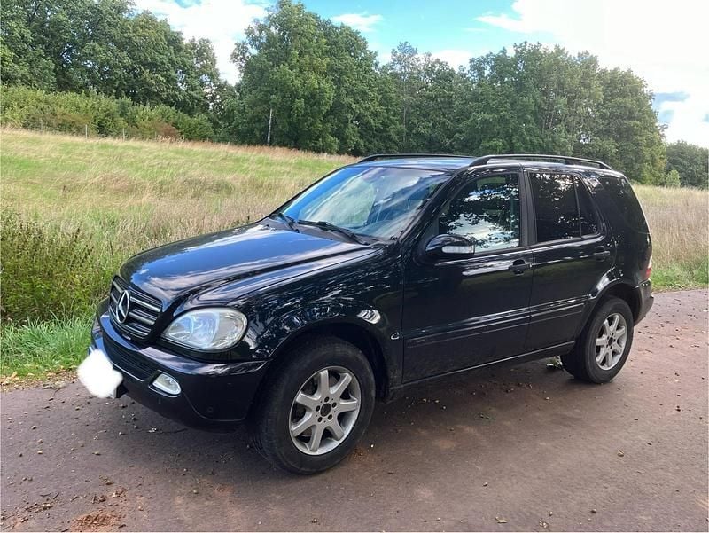 Schwarz Gebraucht 2004 Mercedes ML270 SUV | 5.000 € - Bild 1/4