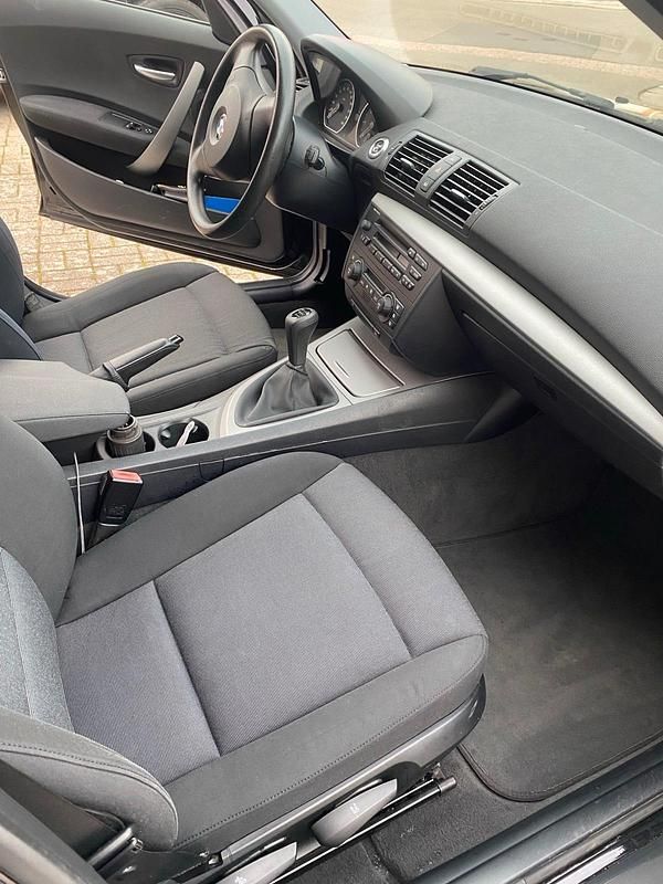 Gebraucht BMW 118 129 PS (94 kW) 2006 Schwarz Kleinwagen