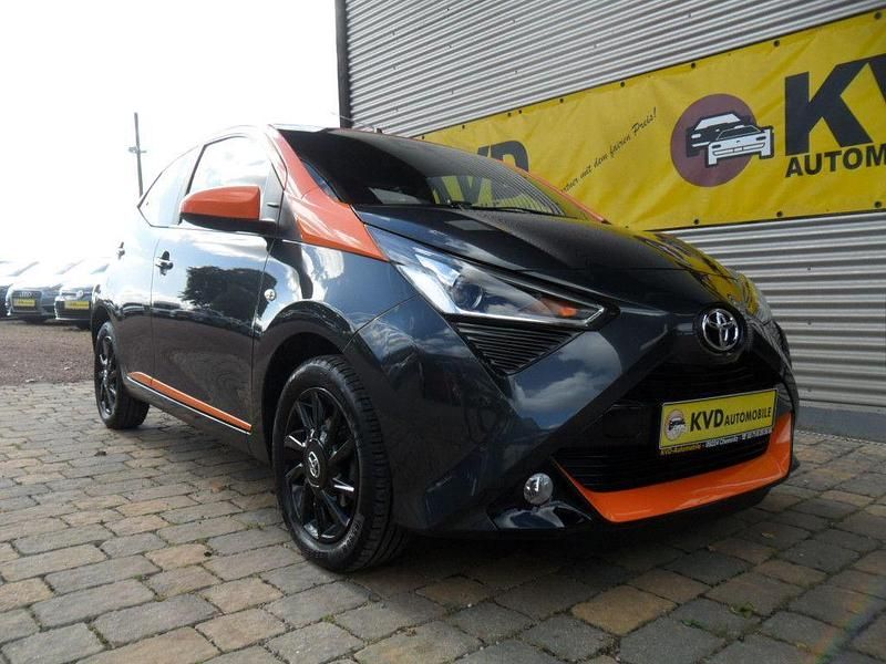 Grau Gebraucht 2020 Toyota Aygo Kleinwagen | 11.999 € (Fairer Preis) - Bild 1/4