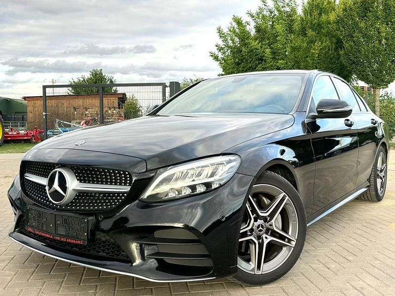 Obsidianschwarz metalliclack Gebraucht 2019 Mercedes C180 AMG Limousine | 20.950 € (Fairer Preis) - Bild 1/4