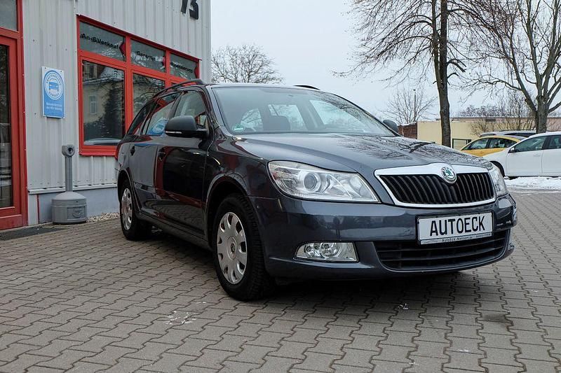 Gebraucht Skoda Octavia Classic 102 PS (75 kW) 2011 Grau Kombi
