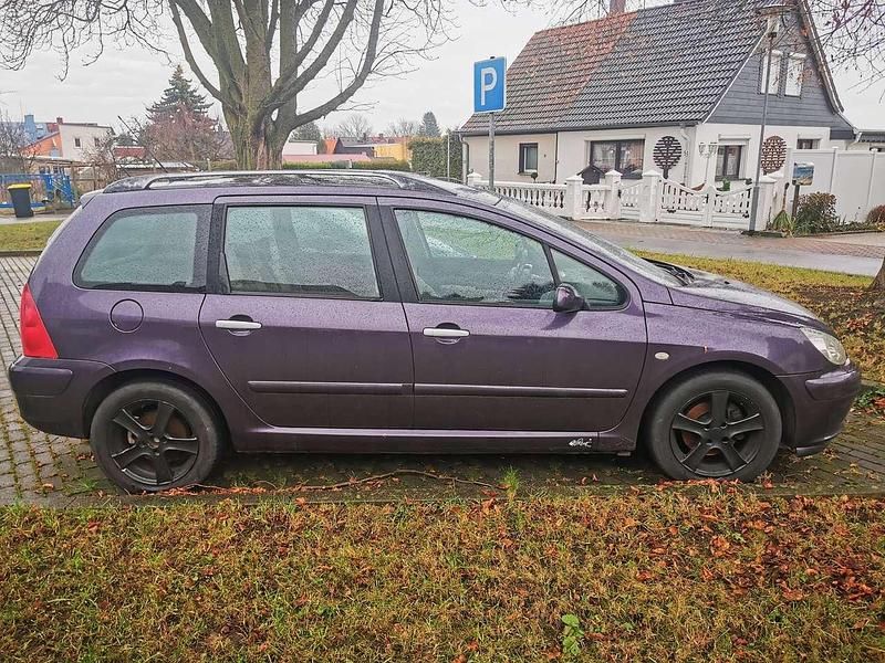 Farbe grelles rot/metallic Gebraucht 2004 Peugeot 307 Premium Kombi | 307 € (Superpreis) - Bild 1/4