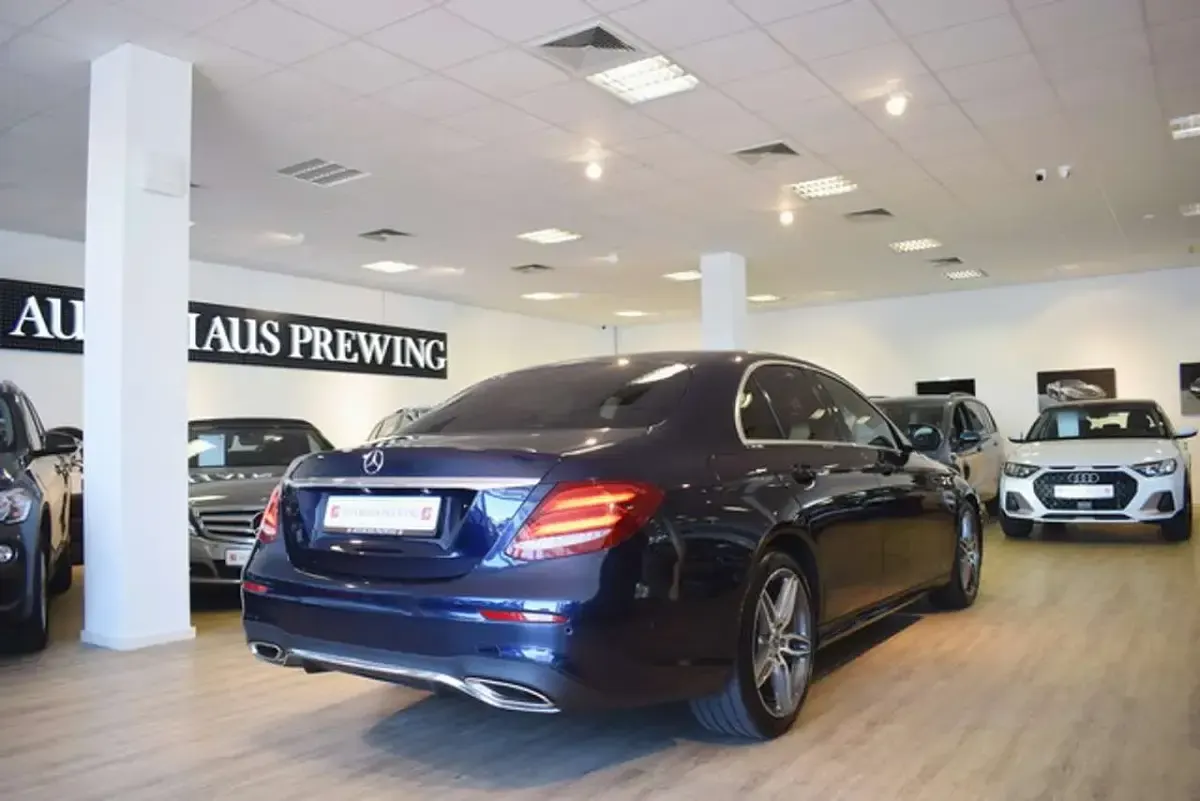 Gebraucht Mercedes E250 AMG line 211 PS (155 kW) 2017 Blau Limousine