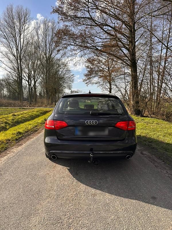 Gebraucht Audi A4 Ambiente 205 PS (150 kW) 2014 Blau Kombi