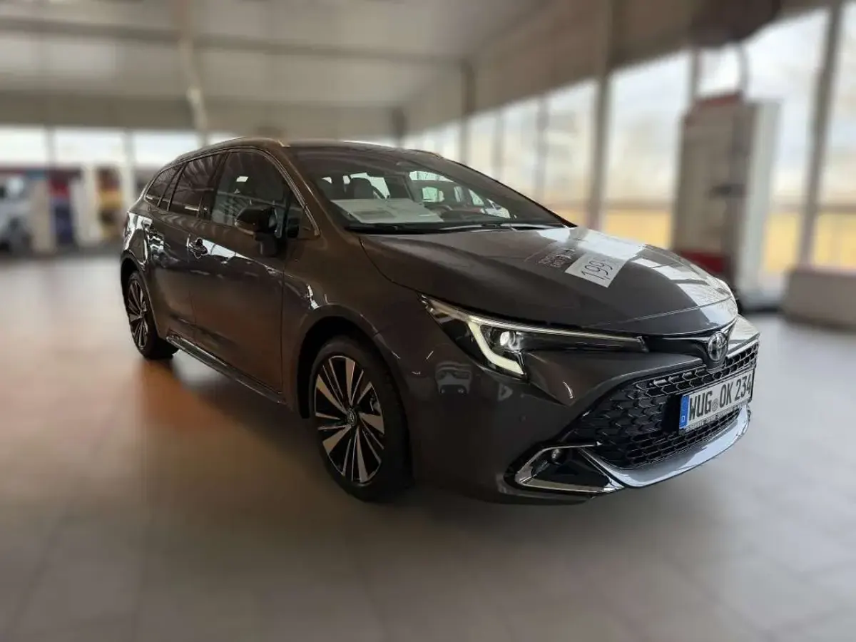 Neu Toyota Corolla 140 PS (102 kW) 2025 Marlingrau metallic Kombi