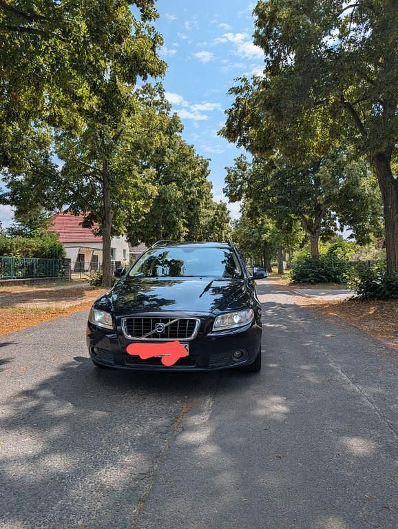 Blau Gebraucht 2009 Volvo V70 Comfort Kombi | 5.950 € (Guter Preis) - Bild 1/4