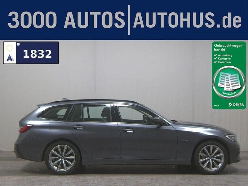 Mineralgrau metallic Gebraucht 2021 BMW 330e Sport Line Kombi | 20.680 € (Superpreis) - Bild 1/4