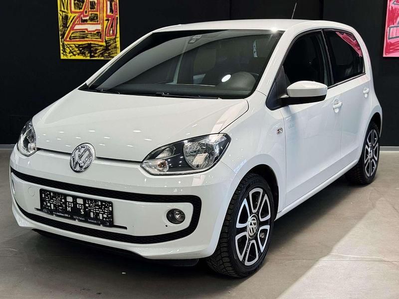 Pure white Gebraucht 2015 VW up! CLUB Kleinwagen | 8.950 € (Etwas zu teuer) - Bild 1/4