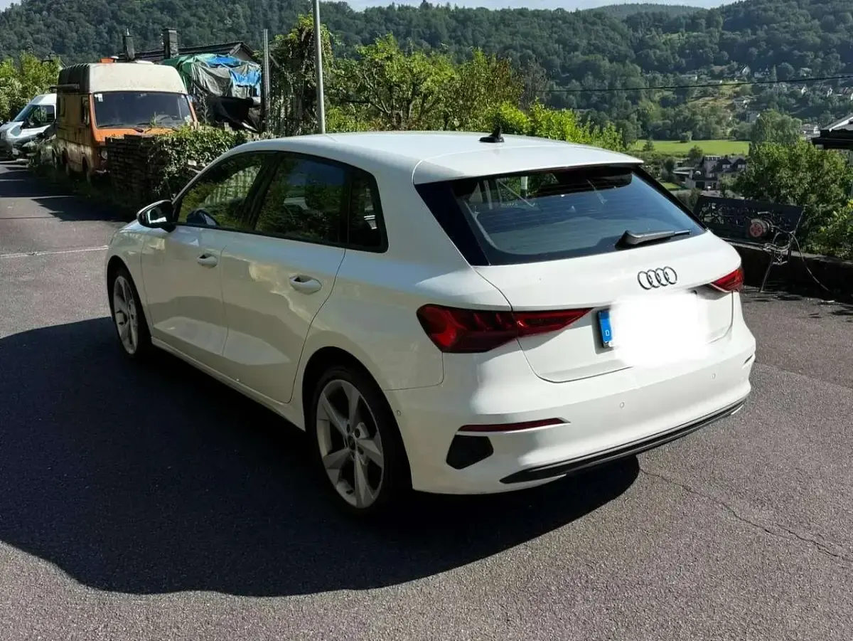 Gebraucht Audi A3 Ambiente 150 PS (110 kW) 2021 Weiß Limousine