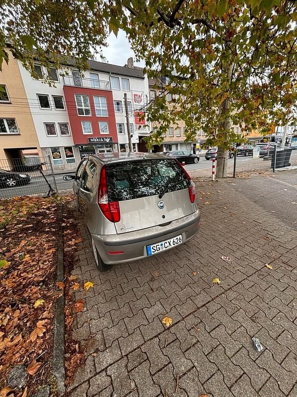 Grau Gebraucht 2005 Fiat Punto Kleinwagen | 800 € (Fairer Preis) - Bild 1/4