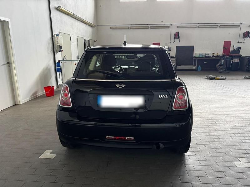 Gebraucht Mini ONE 75 PS (55 kW) 2011 Schwarz Kleinwagen