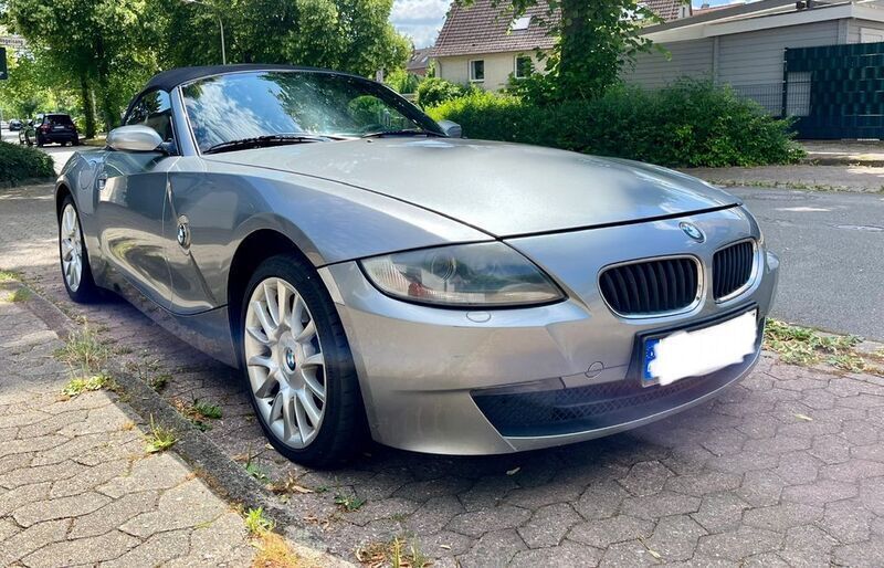 Grau Gebraucht 2006 BMW Z4 Sport Line Cabrio | 11.300 € (Superpreis) - Bild 1/4