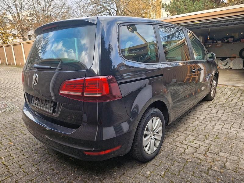 Gebraucht VW Sharan 150 PS (110 kW) 2019 Schwarz Van / Kleinbus