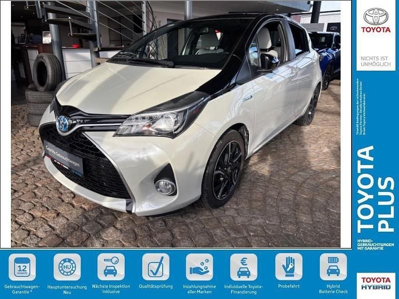 Weiß Gebraucht 2016 Toyota Yaris Hybrid Style Kleinwagen | 12.790 € (Fairer Preis) - Bild 1/4