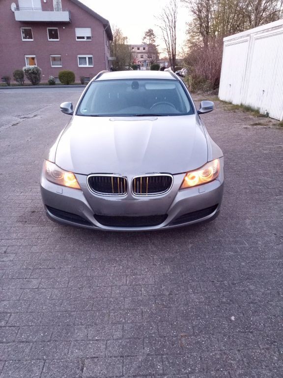 Grau Gebraucht 2011 BMW 316 Kombi | 3.450 € (Fairer Preis) - Bild 1/4