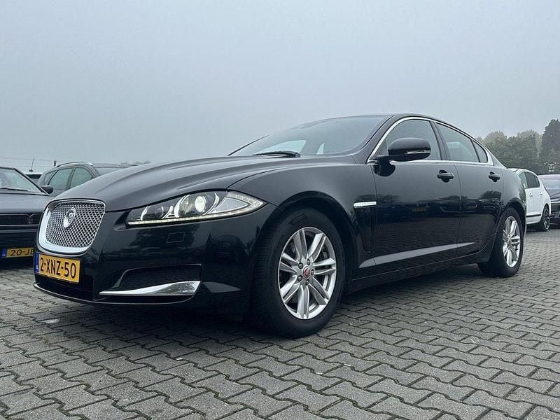 Gebraucht Jaguar XF Luxury 165 PS (121 kW) 2014 Schwarz Limousine