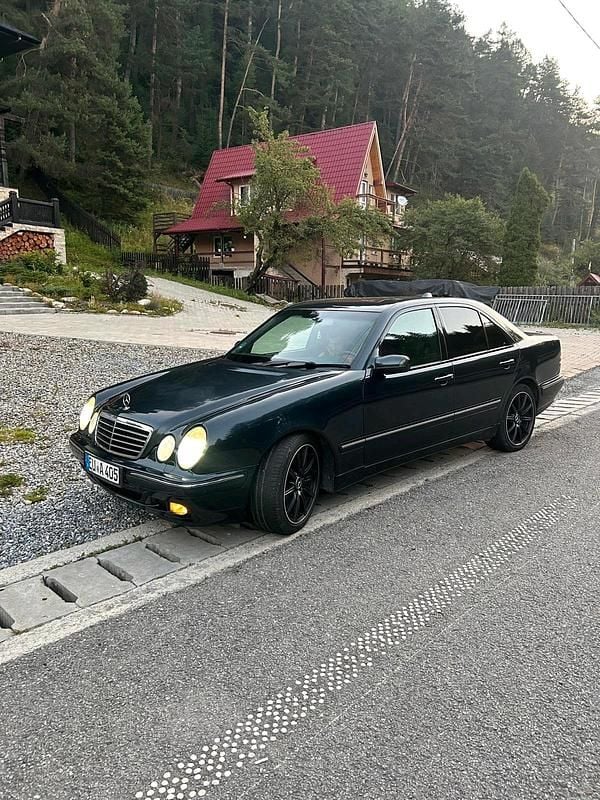Schwarz Gebraucht 2000 Mercedes 190 Limousine | 5.900 € (Superpreis) - Bild 1/4