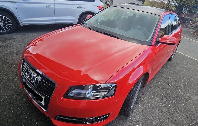 Gebraucht Audi A3 Sportback Attraction 90 PS (66 kW) 2011 Rot Kleinwagen