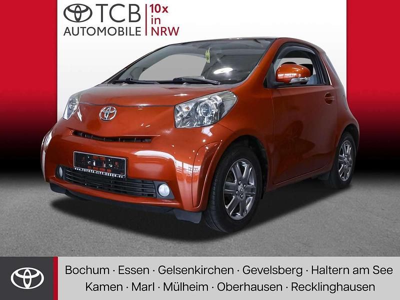 Gebraucht Toyota iQ 68 PS (50 kW) 2012 Infernoorange metallic Kleinwagen