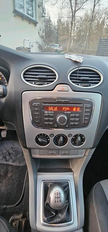 Gebraucht Ford Focus 100 PS (73 kW) 2010 Silber Kombi