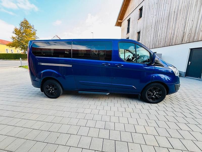 Gebraucht Ford Tourneo 170 PS (125 kW) 2017 Blau Van / Kleinbus