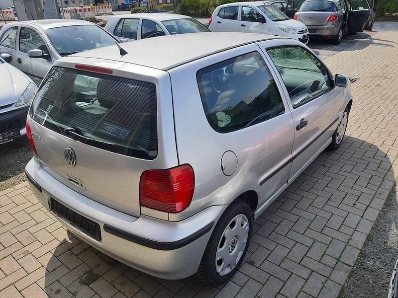 Gebraucht VW Polo 50 PS (36 kW) 2000 Silber Kleinwagen