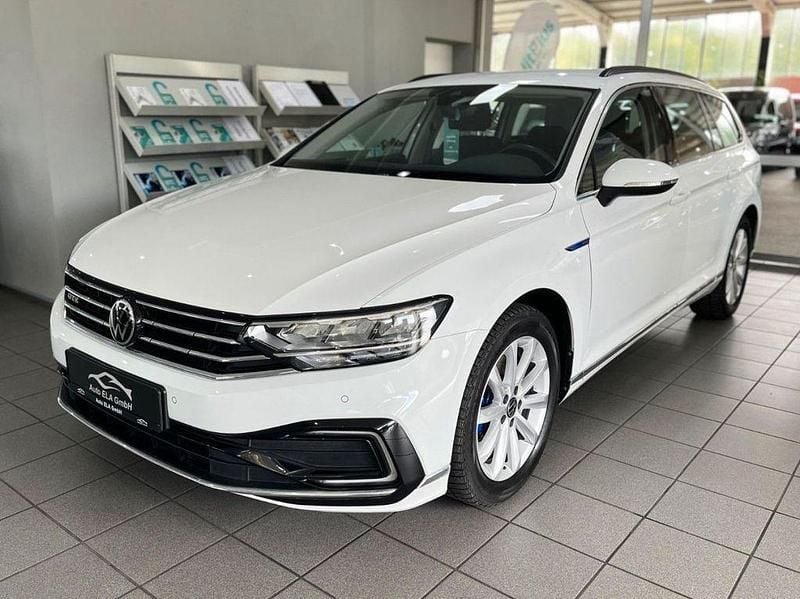 Weiß Gebraucht 2021 VW Passat GTE Kombi | 20.990 € (Guter Preis) - Bild 1/4