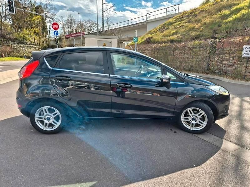 Gebraucht Ford Fiesta Titanium 101 PS (74 kW) 2012 Schwarz Kleinwagen