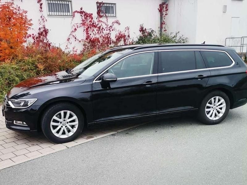 Schwarz Gebraucht 2018 VW Passat Trendline Kombi | 14.399 € (Guter Preis) - Bild 1/4