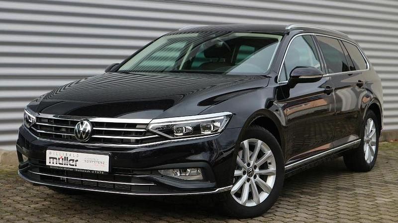 Gebraucht VW Passat Elegance 150 PS (110 kW) 2024 Deep black perleffekt Kombi