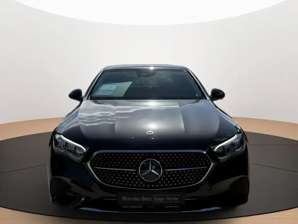 Gebraucht Mercedes E220 Avantgarde 197 PS (144 kW) 2025 Grau Limousine