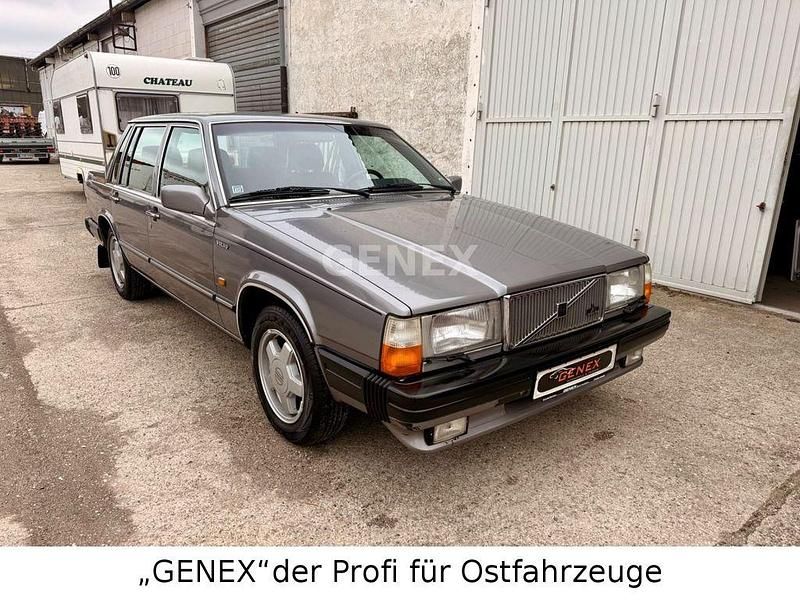 Grau Gebraucht 1985 Volvo 760 Limousine | 12.900 € - Bild 1/4