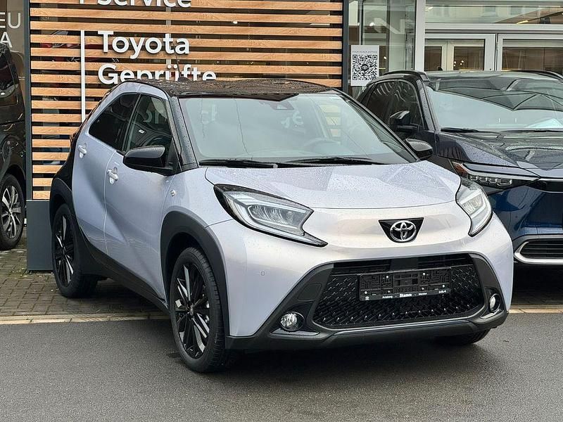 Silber Neu 2025 Toyota Aygo Edition Kleinwagen | 24.990 € - Bild 1/4