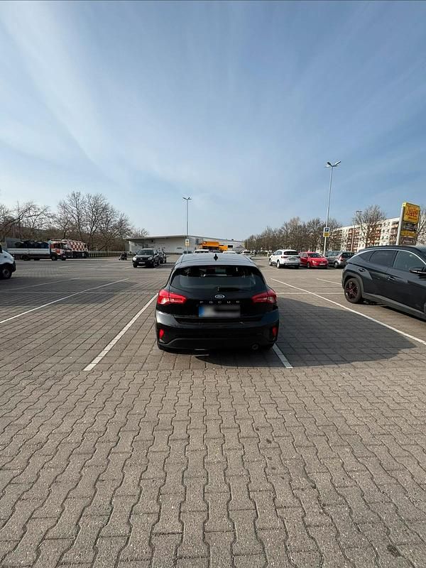 Gebraucht Ford Focus 101 PS (74 kW) 2021 Schwarz Kleinwagen