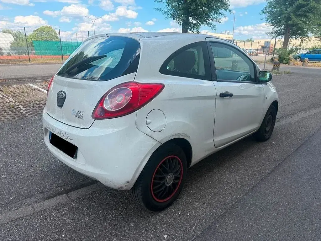 Gebraucht Ford Ka Ambiente 69 PS (50 kW) 2012 Weiß Kleinwagen