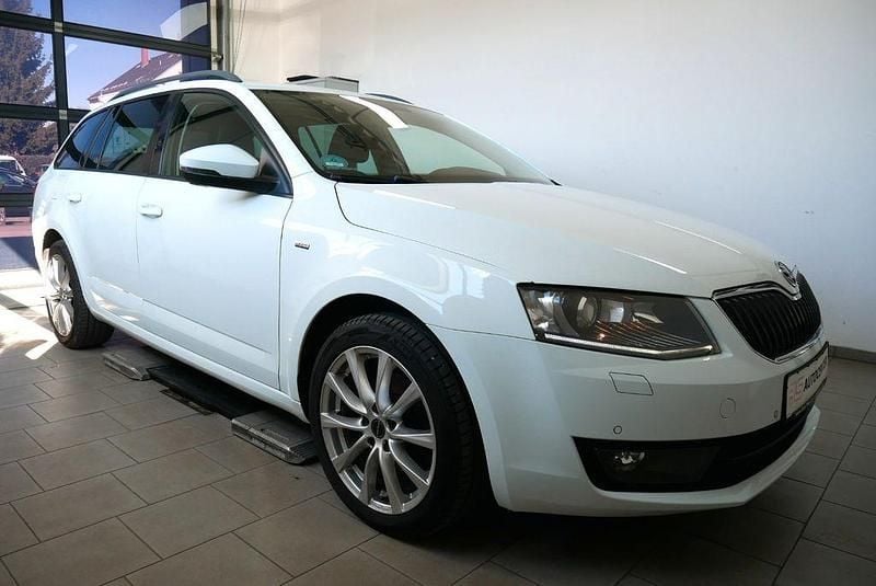 Gebraucht Skoda Octavia Ambition 150 PS (110 kW) 2016 Weiß Kleinwagen