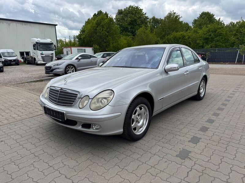 Silber Gebraucht 2002 Mercedes E200 Limousine | 4.399 € (Fairer Preis) - Bild 1/4