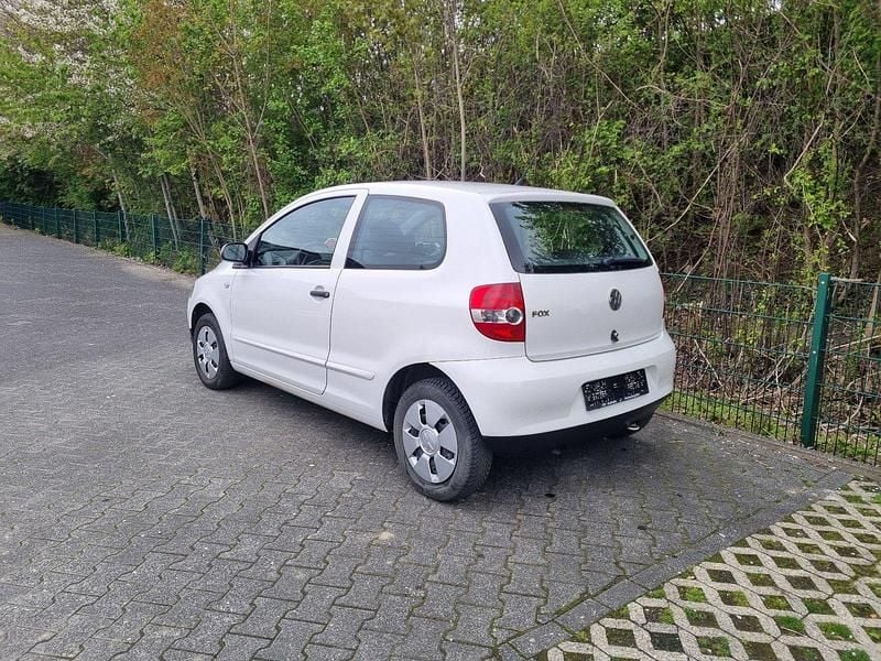 Gebraucht VW Fox 54 PS (39 kW) 2009 Weiß Kleinwagen