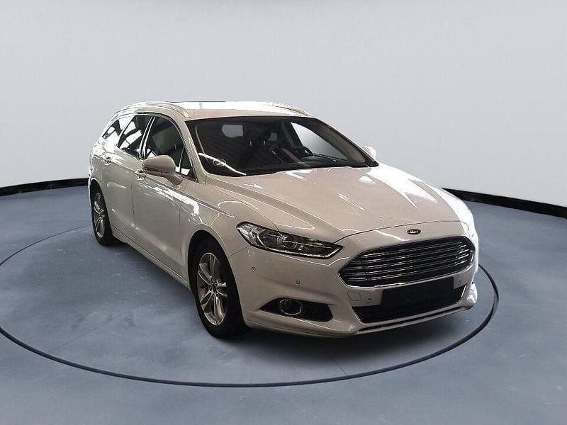 Weiß Gebraucht 2017 Ford Mondeo Titanium Limousine | 10.877 € (Superpreis) - Bild 1/4