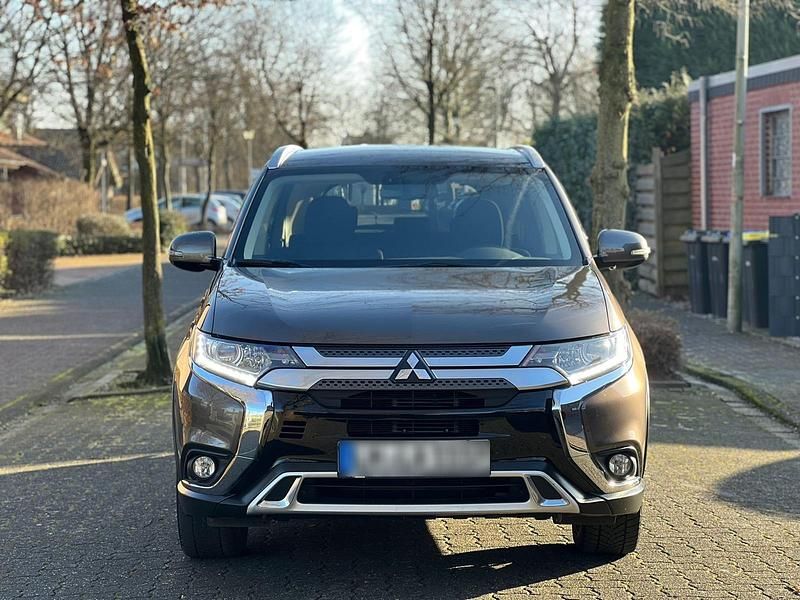Gebraucht Mitsubishi Outlander 150 PS (110 kW) 2019 Braun SUV